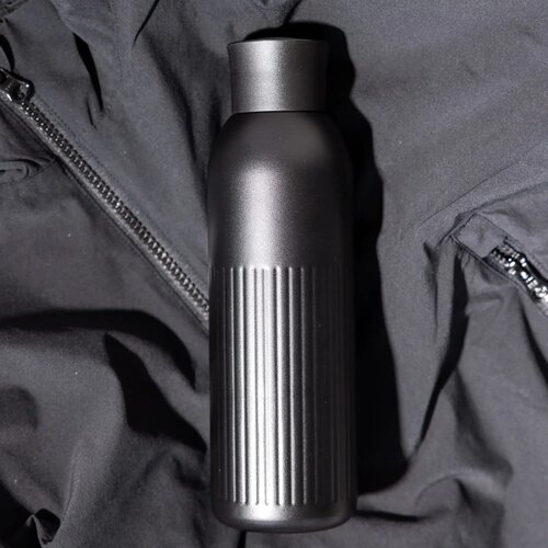 Sagaform Tekla Push stalen fles met druk dop gerecycled) 500 ml zwart 500 ml