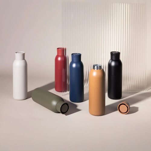 Sagaform Tekla Push stalen fles met druk dop gerecycled) 500 ml donker rood 500 ml
