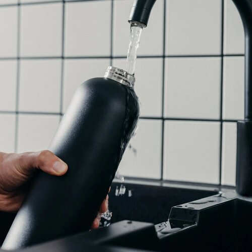 Waterdrop roestvrijstalen fles met stalen dop Zwart 600 ml